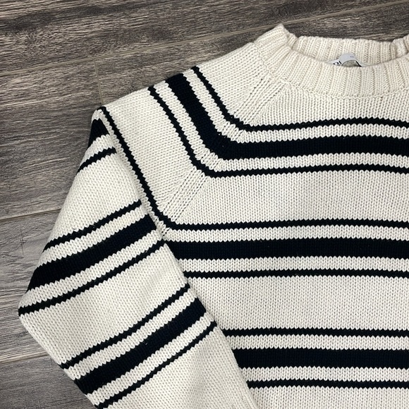 Black and cream sweater - Picture 2 of 3